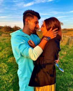Sargun Mehta Instagram - What did i do good to get him i still dont know but he travelled 7,q87 kms to just wish me happy birthday.. newd i say more 💟🧿🧿🧿 I don’t know why i get teary eyed whenever i talk about you ,or write about you ,You are literally the center of my life sargun, Ask me what it feels to get up in the morning and see the radiant face of god sleeping next to me ..just looking at you fills my heart with sunlight ....that’s why i cherish every second with you like it’s a moment in heaven ….i pray and wish for you to rule the world this year .. P.S. Mumbai is 7,187 kms from london even if the distance was in light years i would come …and the light will always be golden ❤️ Reposted from @ravidubey2312