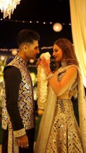 Sargun Mehta Instagram - Meri favorite reel .. Thank you #MATSYAthada for special appearance @ravidubey2312 Outfit @abhinavmishra_ @quirk_india Jewellery @balkishanjewellers Styled by @d_devraj