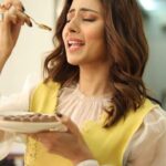 Sargun Mehta Instagram – The Titliyaan Scoop – that’s my scooping style, for the new Cadbury Silk Mousse a dessert unlike any you’ve tasted before. How do you #ScoopIntoChocolateHeaven? Show us your own style and give it a fun name tagging @cadburydairymilksilk