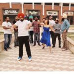 Sargun Mehta Instagram – Ab yeh karke dikhao 🤣🤣
@ammyvirk nu vi ni aaya 
#TAAREBALIYE 

agar aapse yeh step hota hai toh bhejo video

@makhangill1985 @coco_ballucci @jodha0076 @ishanhairstylist @vinodkumaryadav90 @pardeepgill1990 @beant_mavi @pp.makeover