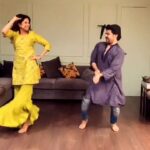 Sargun Mehta Instagram - Aap bhi shaadiyon pe naachna miss kar rahe ho toh ghar pe aise naacho .me and danny learnt this fun routine because well ..... we were free 😀 Song by @ammyvirk ammiye dekh 🥰 Choreography- @bhangraempire Dancing partner - @dannyalagh