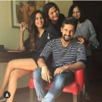 Sargun Mehta Instagram - Maang lu yeh mannat ke fer se yahi jahan mile, Fer wahi godd, fer wahi maa mile. Happy birthday to my 4 moms. Thank you @aradhanasp14 @ravidubey2312 #sudhadubey @ginny.bedi.338 @ginnybedi