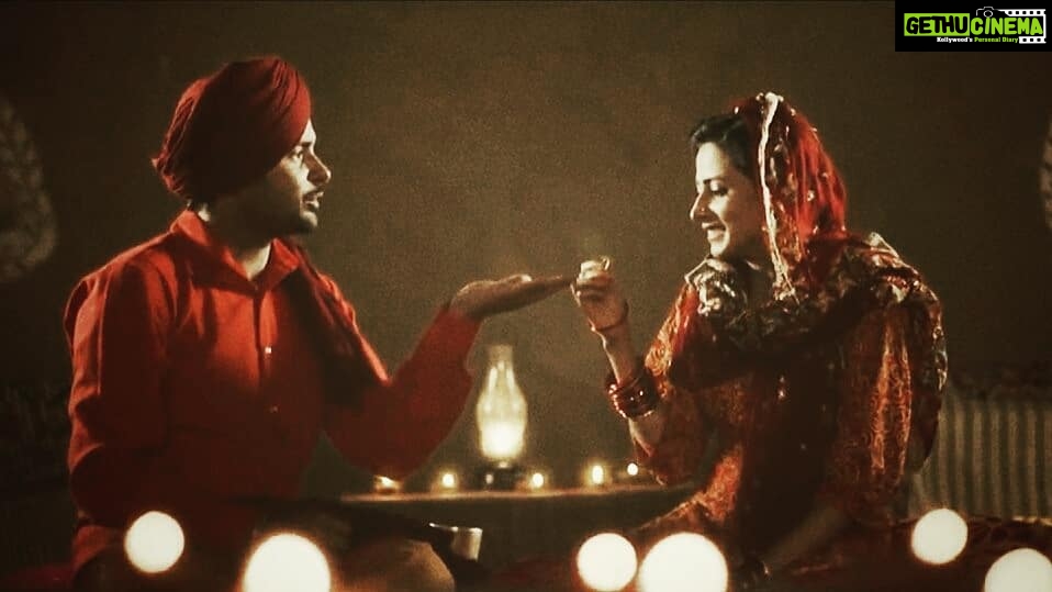 Sargun Mehta Instagram - Mera sabb tohn favourite scene. Ehde aapan take taan bohot laye si. 40- 50 yaad ni kinne ..par jab take okay hua tha toh woh wale take mein pata tha ki feel aa gayi. Bohot baar scene shoot karte huye wohi feel yaad karne ki koshish karti hun.. ki aayi ke nahi . @amberdeepsingh @amrindergill @simerjitsingh73 #angrej #dhankaur