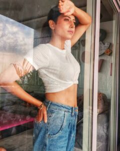 Sargun Mehta Instagram - Todays superheroes stay at home and think positive 😊. Are you a superhero ?