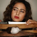 Sargun Mehta Instagram – Iss ladayi mein hathiyaar nahi lagengey.
Netflix aur popcorn hi kaafi hai.
Ab yeh bhi mushkil laga raha hai toh sharam se doob maro.

Agar koi aapka dost bahr ghumne jaaye apni himaat dikhane ke liye toh bhagwaan ke liye aise himmat ko apni life aur phone pe block kar dein. 
Yeh kayar hain jo sirf apne baare mein sochte hain.

Dont be fool.. stay home stay safe .