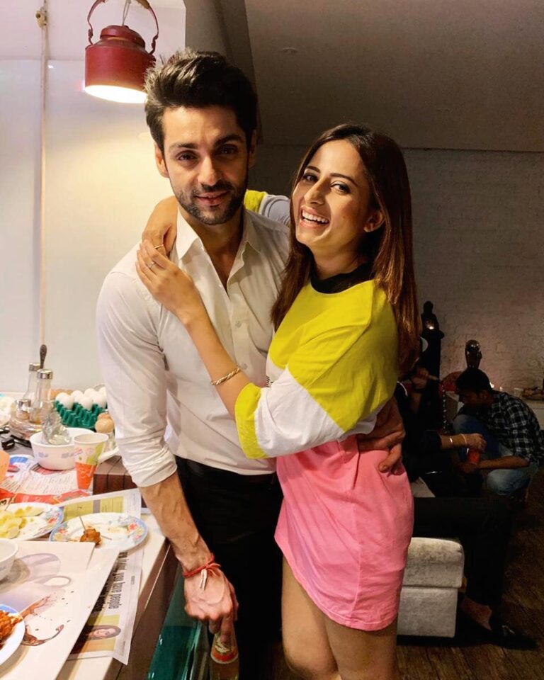 Sargun Mehta Instagram - This picture is not to let you know that me and wahi are friends but to maybe inspire you . 12-13 years back i was a huge fan of karan wahi. I remember being in college and making a fake account with 