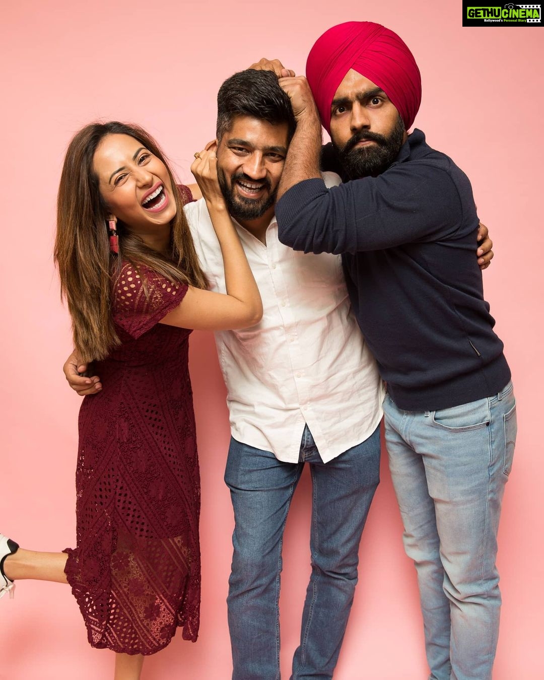 Sargun Mehta Instagram - Bassππππ @jagdeepsidhu3 @ammyvirk @jaani777 @bpraak @taniazworld @thite_santosh @navdeepnarula26 @@ankitvijan29 πΈπΈ @dannyalaghphotos