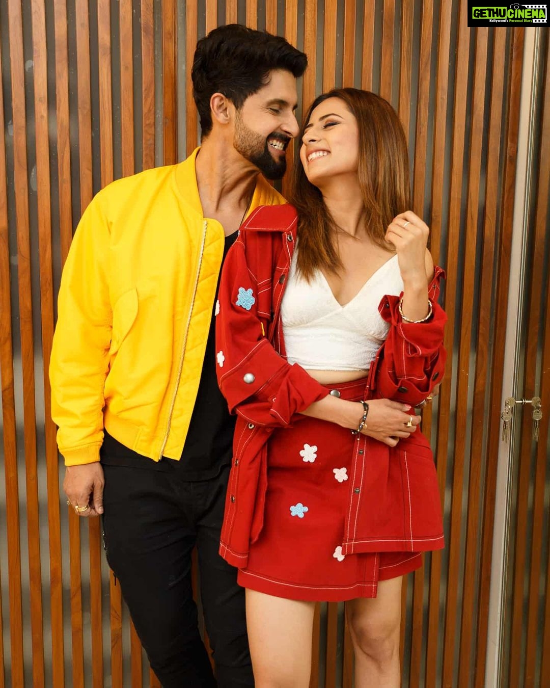 Sargun Mehta Instagram - Adding colour in each others life since 2010🥂 @ravidubey2312 📸 @dannyalaghphotos
