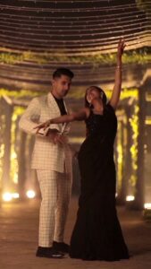 Sargun Mehta Instagram - 10 saal pehle ek red jacket mein vanity ke bahar pehli baar dekha tha .. bass tabse dil bekrar bhi tumne kiya aur karar bhi tumne diya.
Happy 8th anniversary badi.. ❤
@ravidubey2312