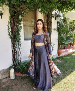 Sargun Mehta Instagram - #JHALLE #15thnovember2019 Trailer and songs are out. ABHI DEKH LO AGAR NAHI DEKHE TOH wearding - @drishtizahabia