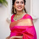 Sargun Mehta Instagram – Me when someone says jalebi yahaan hai 😃

Jewelry- @talwarsonsjewellers
📸 – @curiousharsh
Ps – mujhe sharmate dekhne ke liye 4th photo dekho😊😊