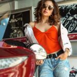 Sargun Mehta Instagram - Nirri lutt payi ki nai ?? #3DAYSTOGO #bikerally #ChandigarhAmritsarChandigarh #24THMAY2019 Tap for deets @versace ke @bhana_l.a se churaye huye chashme