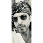 Shah Rukh Khan Instagram - Eid Mubarak to everyone around the world. May Allah shower each one of us with health & give us strength & means to be compassionate to all those who need our help in our country, India. As always together we will conquer all! Lov U.