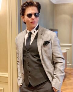 Shah Rukh Khan Instagram - On the way to @latrobeuni University.. Thank you for the kind gesture of offering a scholarship to a girl student from India for higher education and supporting the work at @meerfoundationofficial