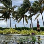 Shah Rukh Khan Instagram - Perfect Handstand. Perfect Harmony. Perfect Sunset. And Perfect wife!! Thank you @jumeirahvittaveli and @makeplansholidays for a Perfect Holiday. Jumeirah Vittaveli