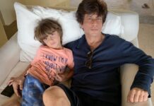 Shah Rukh Khan Instagram - Weekend Research: “ A survey has found One in Three men are just as lazy as the other Two”. We r the other two and we don’t agree mom!