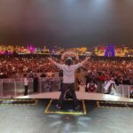 Shah Rukh Khan Instagram - This much love for #Zero⁠ ⁠ , only possible in Dubai. Thanks Global Village for the 100,000 hearts beating for Bauua, Aafia & Babita. Will convey ur #Issaqbaazi⁠ ⁠ to them in India. Love u Dubaiwaalon yeh dekho Bauua ki selfie!