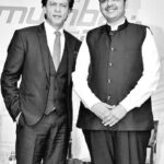 Shah Rukh Khan Instagram - Thank u sir @devendra_fadnavis for making me a part of Mumbai 2.0. This is our city and we will do everything with you to make it more creative, competitive & culturally inclusive. Aamchi Magical Mumbai.