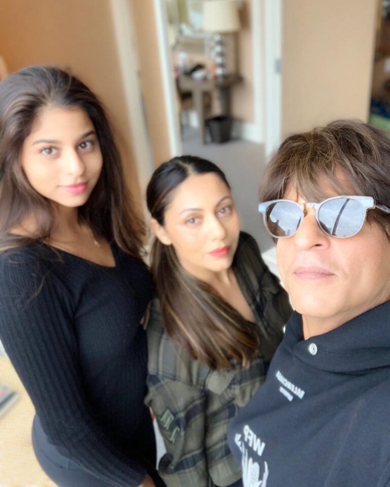 Shah Rukh Khan Instagram - Two many beautiful women..Too little time. Will be back NYC to savour their company & love again...soon.