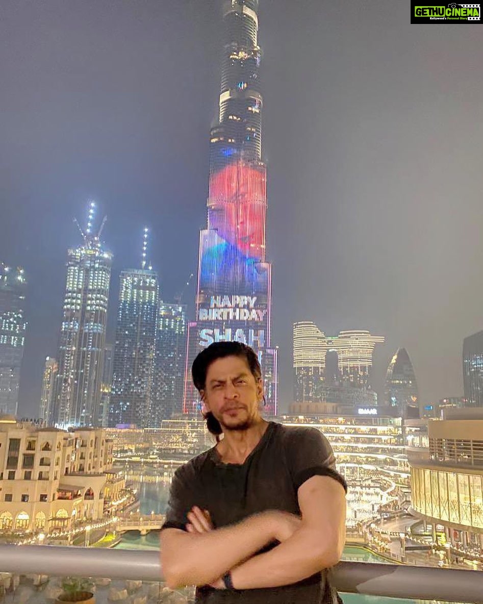 Shah Rukh Khan Instagram - It’s nice to see myself on the biggest and tallest screen in the world. My friend #MohamedAlabbar has me on the biggest screen even before my next film. Thanks & love u all @burjkhalifa & @emaardubai . Being my own guest in Dubai... my kids mighty impressed and me is loving it!