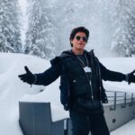 Shah Rukh Khan Instagram – Switzerland main aake yeh na kiya toh kya kiya…?! Loving being at the Davos, now to get ready for the Crystal Award Ceremony. #DavosDiaries