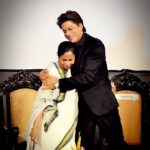 Shah Rukh Khan Instagram - Too much fun and love at KIFF 2017. Love my Kolkata & as always the warmth of #mamatabanerjee …U r the sweetest.