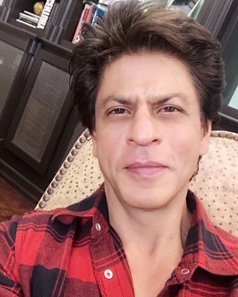 Shah Rukh Khan Instagram - Technical glitch after preparing it for hours. So sorry all media …couldn’t answer questions.But here’s my solo pic!