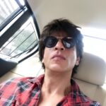 Shah Rukh Khan Instagram - Heat, hard work and happiness beckons to #aanandlrai sets.