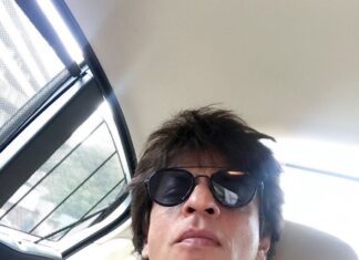 Shah Rukh Khan Instagram - Heat, hard work and happiness beckons to #aanandlrai sets.