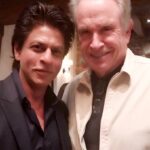 Shah Rukh Khan Instagram - After a whirlwind travelling spree spent a quiet evening with friends in LA & met one of my fav stars…Warren Beatty.