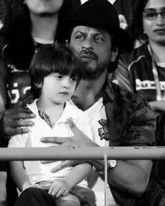 Shah Rukh Khan Instagram - Punjab se Gujarat…only Pyaar…#AmiKKR. Awesome @gautamgambhir55 , #ChrisLynn, my @kkriders boys & Venky Mysore. Thanks Rajkot.