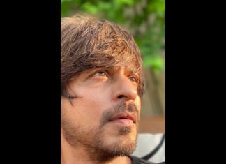 Shah Rukh Khan Instagram - I believe this moment in our lives will finally be a memory of when we had all the time on our hands & our loved ones in our arms. Here’s wishing this for every1. Stay Safe.Stay Distant.Stay Healthy. PS:The selfie has nothing to do with the msg, thought I look good, so I sneaked it in