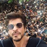 Shah Rukh Khan Instagram - If I could, I would jump amidst you. So that you could take me home. Thank you all for coming and making my birthday so special. Love you!