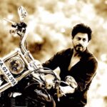 Shah Rukh Khan Instagram – Heard someone say a perfect man is poet who rides a bike…bike & poem both not mine but…”Udne de in Parindo ko Aazad Fiza me ‪Ghalib
Jo tere Apne Honge Wo Laut Aayenge Kisi Roz”