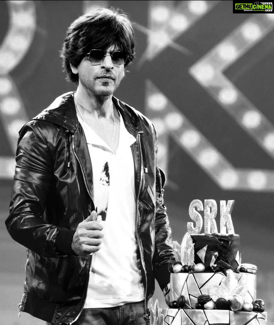 Shah Rukh Khan Instagram - And a very heartfelt Thank u to everyone who is reading this. Every year I feel that this is the most memorable birthday celebrations & every next year all your love makes it bigger & more memorable. I must be the only person in the world who feels happy getting older! Love u all