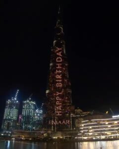 Shah Rukh Khan Instagram - To my brother, the awesomely cool Mr. #MohamedAlabbar and @burjkhalifa  @emaardubai. Thanks for making me shine so bright. Your love and kindness is unsurpassable. Wow! This is really the Tallest I have ever been. Love u Dubai. It’s my birthday and I’m the guest!