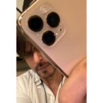 Shah Rukh Khan Instagram - Right now shot on iPhone X...can’t wait to shoot on iPhone 11 Pro Max...spoilt for choice...wow 3 camera set up. What next!? Thanx @apple for this powerful device! #shotoniPhoneProMax