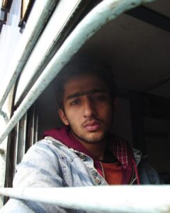 Shaheer Sheikh Instagram - First selfie ever taken by me .. onboard Jhelum express sleeper class.  #madMe #shaheersheikh