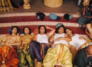 Shaheer Sheikh Instagram - The art of chilling on the sets. #5Pandav #swipeleft i don’t know why but I was very excited about the fact that I will have 4 brothers in this show. My excitement doubled when they told me Rohit is playing Yudistir. Brotherhood is beautiful and I will always cherish these memories. Love u guys @rohitvbhardwaj @sauravgurjar @vinrana @lavanyabhardwaj 🤗 #DownMemoryLane #fromthebeginning #bachpanse #stayhome #staysafe