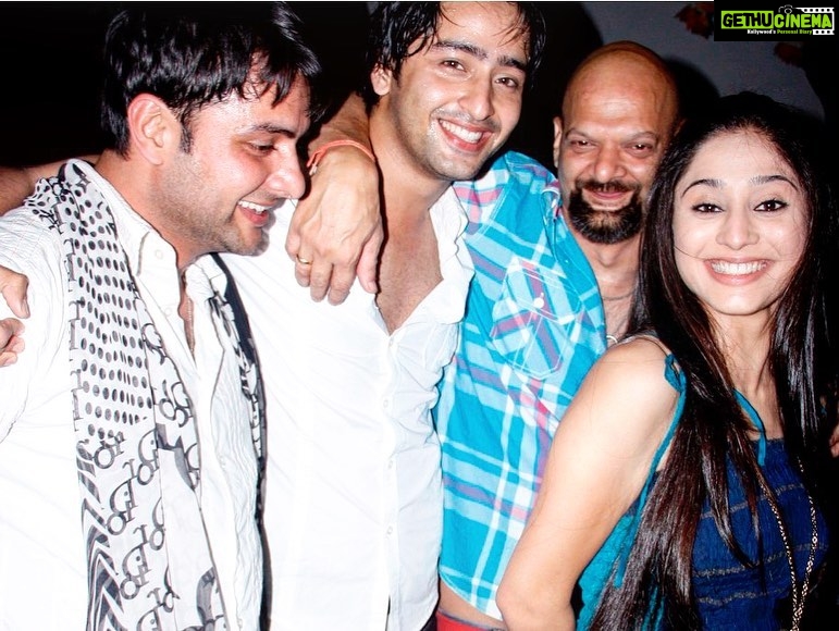 Shaheer Sheikh Instagram - A breath of fresh air...is what this show felt like. College romance, beautifully written characters and a very modern and realistic take on the quintessential ‘love story’. Thank you @sktorigins and @rahultewary for making the show and the whole experience memorable 🙏. This also marked the beginning of my long journey ahead with @realswastik and @starplus #DownMemoryLane #fromthebeginning #bachpanse #stayhome #staysafe