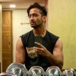 Shaheer Sheikh Instagram - I think I will try to peel potatoes with it today.. #jawline #gettinghealthy #gettingstronger #gettingready #beachbody #madMe