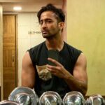 Shaheer Sheikh Instagram – I think I will try to peel potatoes with it today.. #jawline #gettinghealthy #gettingstronger #gettingready #beachbody #madMe