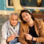 Shaheer Sheikh Instagram – Chillin with the original gangsta 😎#yehRishteyHainPyaarKe #rangeeleNanu #ShaheerSheikh PC @imromeera