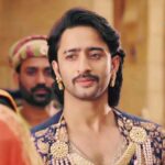 Shaheer Sheikh Instagram - Hai mohobat mazhab jiska. Hai zakaat jiska imaan.. Muskurake jo mile sabse Insaniyat hai uska naam. 🙇‍♂️ #loveAndRespect #salimanarkali