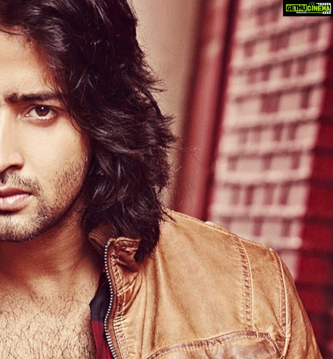 Shaheer Sheikh Instagram - Did you know that when both husband and wife have Thalassemia Minor, there is a 25% chance that their child will have Thalassemia Major and reduced life expectancy? Today on the #WorldThalassemiaDay by posting this picture of half my face, I am supporting the #AadhiwaliZindagiMitao movement to remind everyone to get tested for Thalassemia and prevent giving their child half a life. Call 844-844-9544 to schedule a Thalassemia test. For those children that are diagnosed with thalassemia major and do not have a matched sibling contact DATRI at info@datri.org . For those who are healthy adults and want to save a life www.datri.org Thank you @poojachopraofficial for nominating me.. ππ€π