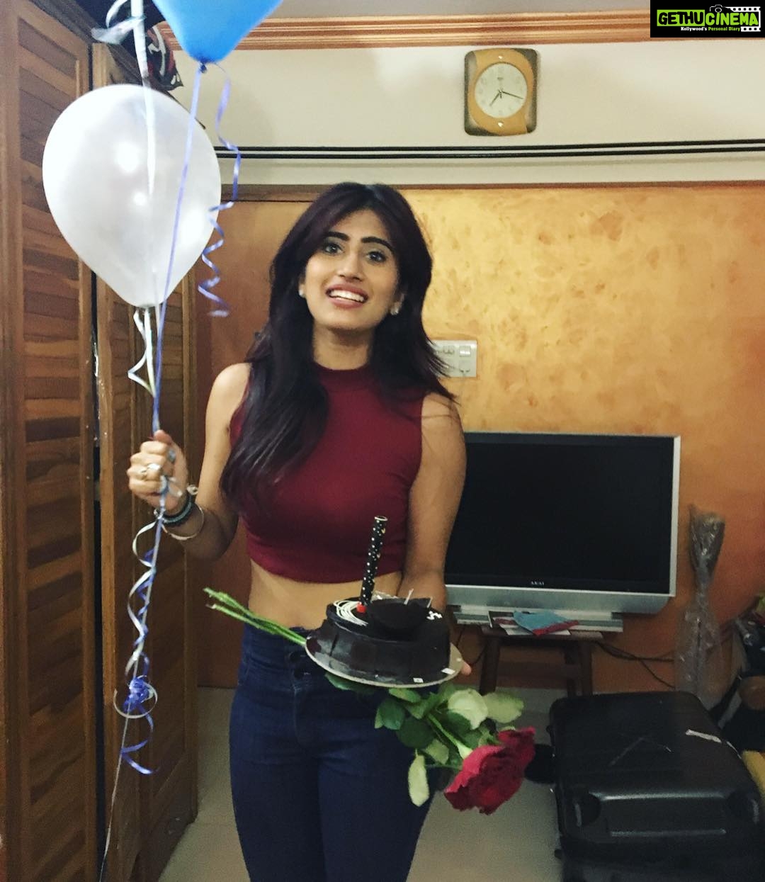 Shaheer Sheikh Instagram - Happy birthday to the coolest girl I know. @akasasing A top notch singer, a music composer, biker, fashion diva and I am sure many other things I don’t even know. But what’s most important is that u r an amazing friend and a good human being. Thank u for being u. (Btw this pic was taken on my birthday 5-6 years ago I guess) I hope I can see ur stupid face today. #memories #HBDAkasa 😊🤗