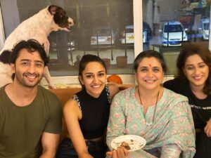 Shaheer Sheikh Instagram - About last night.. #HAPPYBIRTHDAYMAA Love u to the moon and back.. @supriyapilgaonkar Happy birthday @sachin.pilgaonkar
