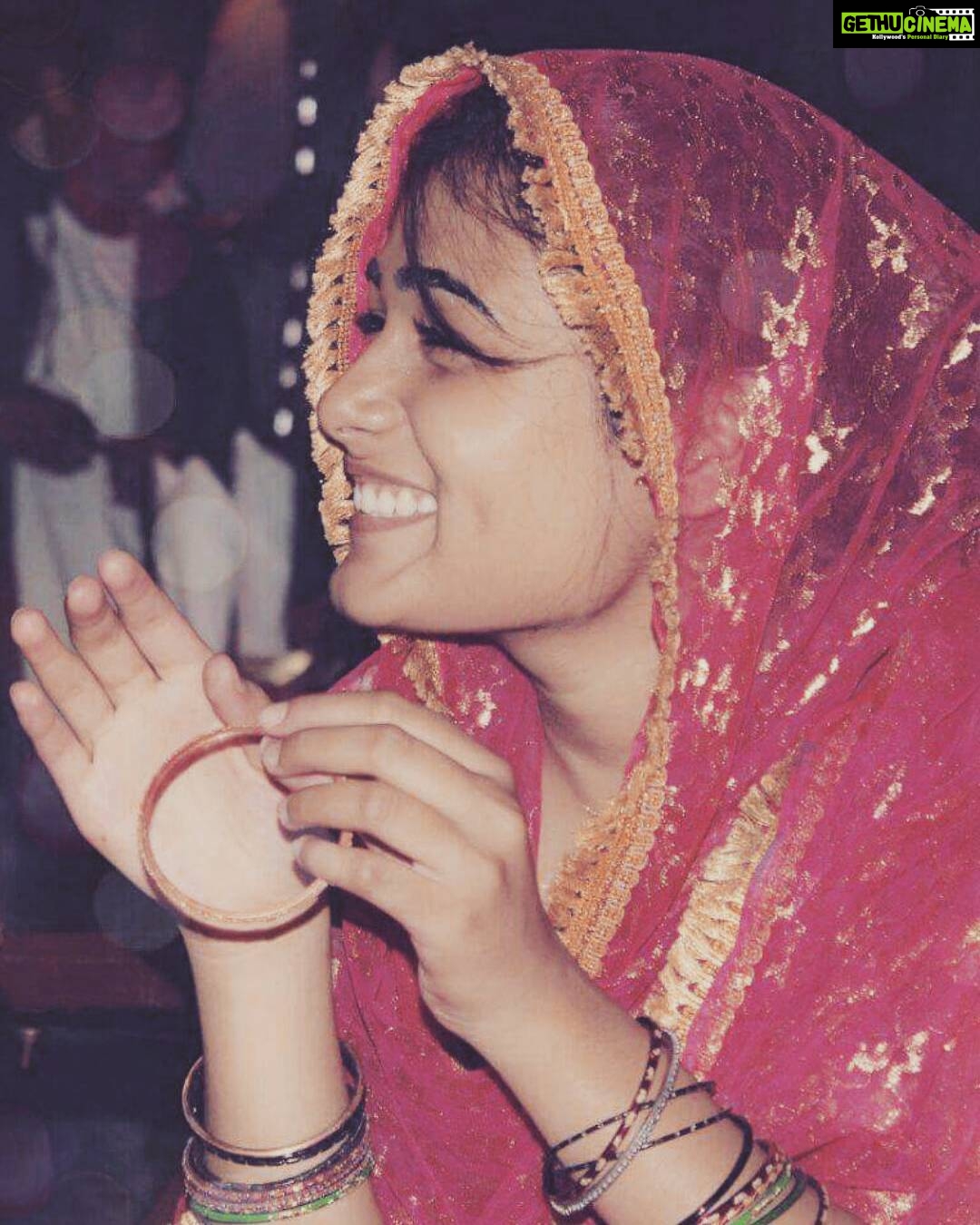 Shalini Pandey Instagram - As they say, we all are made of stories :) I love this picture because it was one of my theatre days where I use to just go, be the character, live, breathe the character, play with it, be happy about it:) The only thing that I knew that time was "6-10" daily!! This was the time when we use to be at the rehearsal place daily, knowing nothing but to perform:) And yes as they " my dada'sβ taught me "We theatre people are not the normal crowd, we aren't ordinary" :) And I always knew I wasn'tπ This is a candid one during the rehearsal times of the play ISURI which changed me, in a lot good sense. This play gave me one of the best memories I can carry with me anytime, anywhere!! Hence, I wanted to share this extreme nostalgic memory with you guys, as you are my new family that I love from the bottom of my heart unconditionally ... PS: I LOVE YOU MY PEOPLE β₯π