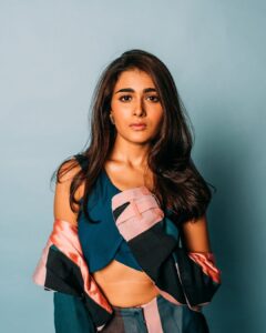 Shalini Pandey Instagram - …um ok
.
.
📷 @bharat_rawail 
Make up 💄: @makeupwali 
Hair 💇‍♀️: @hairbysurekhan
Styled by : @pallakhshah 
👗 @nirmooha @shopeurumme