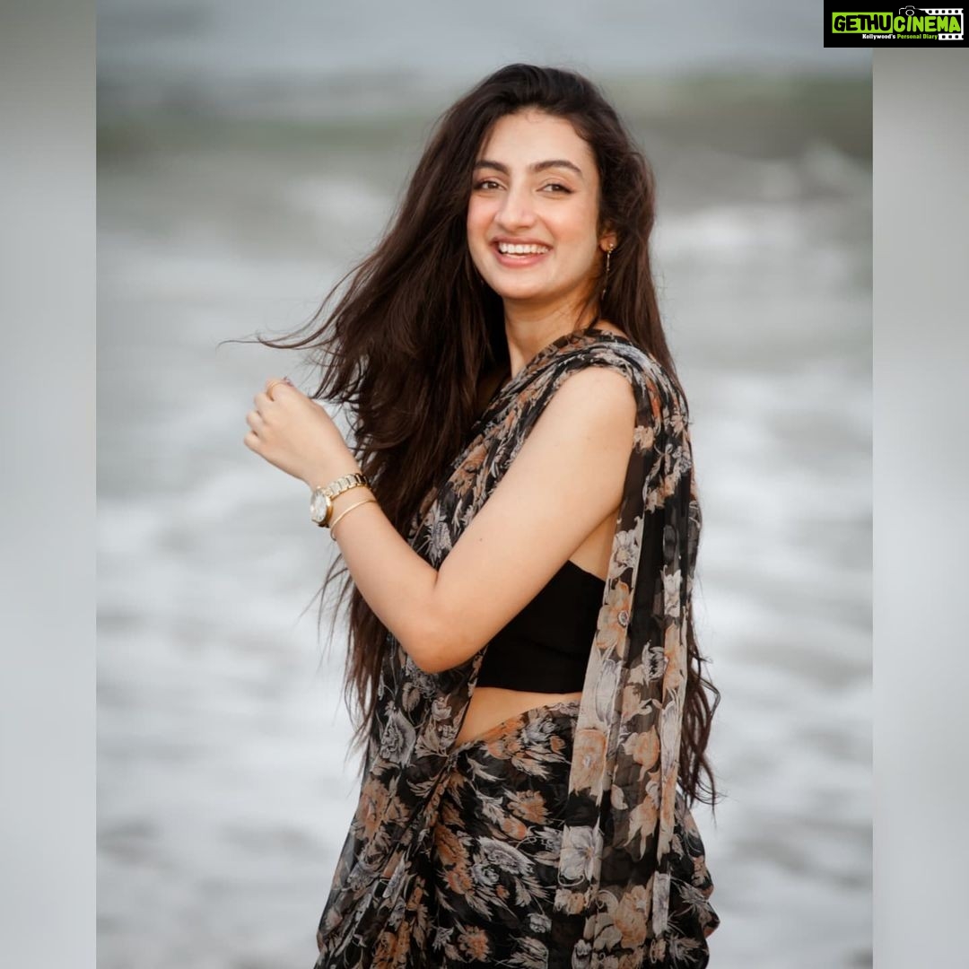 Sherlin Seth Instagram - Water baby πΎπ . . . @abhinay_venkat @vinaydev628 @pavantanooj_photography @demarcofq . . #beachphotography #beachwear #beachvibes #tamilnadu #tamilactress #teluguactress #telugu #cinematography #cinema #sherlinseth #foryoupage #foryou #forme #viralreels #viralpost #kashmirigirls